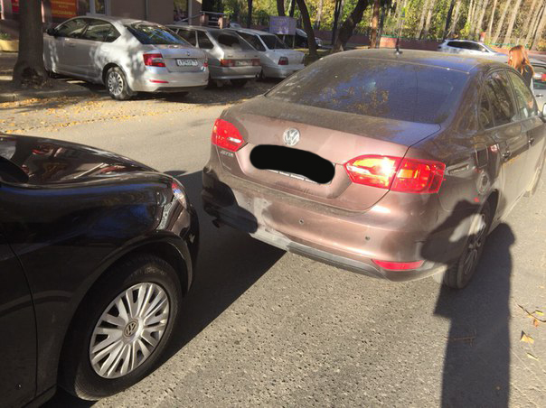 В центре Екатеринбурга пьяный водитель Land Rover устроил массовое ДТП. ФОТО - Фото 3