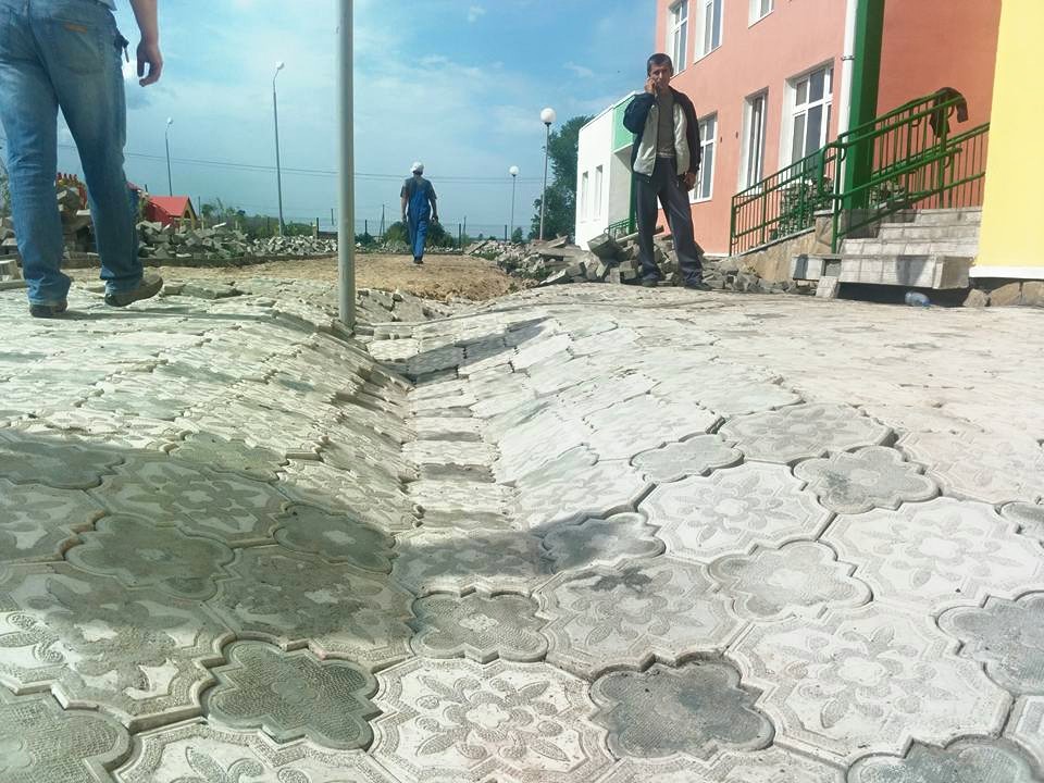 В Камышловском районе рушится садик, который благоустраивали в спешке всю зиму - Фото 4