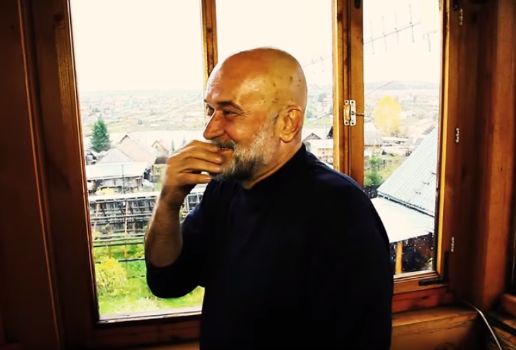 Деревенский Данте Юрий Казарин рассказал о любви к Каменке и съемках в документальном фильме - Фото 2
