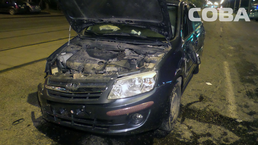 Водитель LADA Granta уснул за рулем и протаранил столб. ФОТО - Фото 2