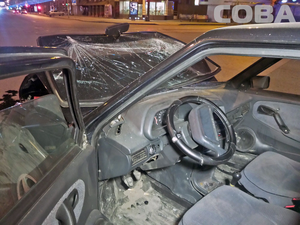 В Екатеринбурге пьяный водитель «четырнадцатой» на бешеной скорости влетел в такси - Фото 2