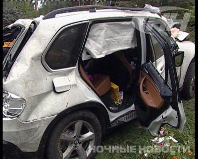 В Екатеринбурге девушка на иномарке врезалась в крышу дома и погибла на месте - Фото 4