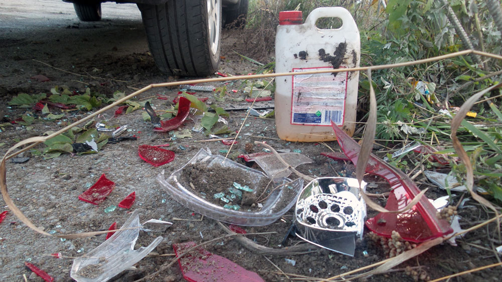 На Вторчермете Land Cruiser перевернулся и повис на заборе - Фото 5