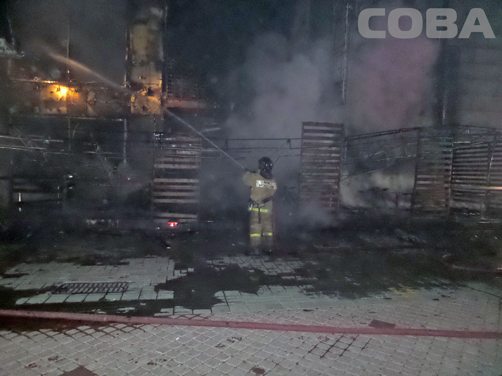В центре Екатеринбурга сгорела кофейня «Шоколадница» - Фото 4