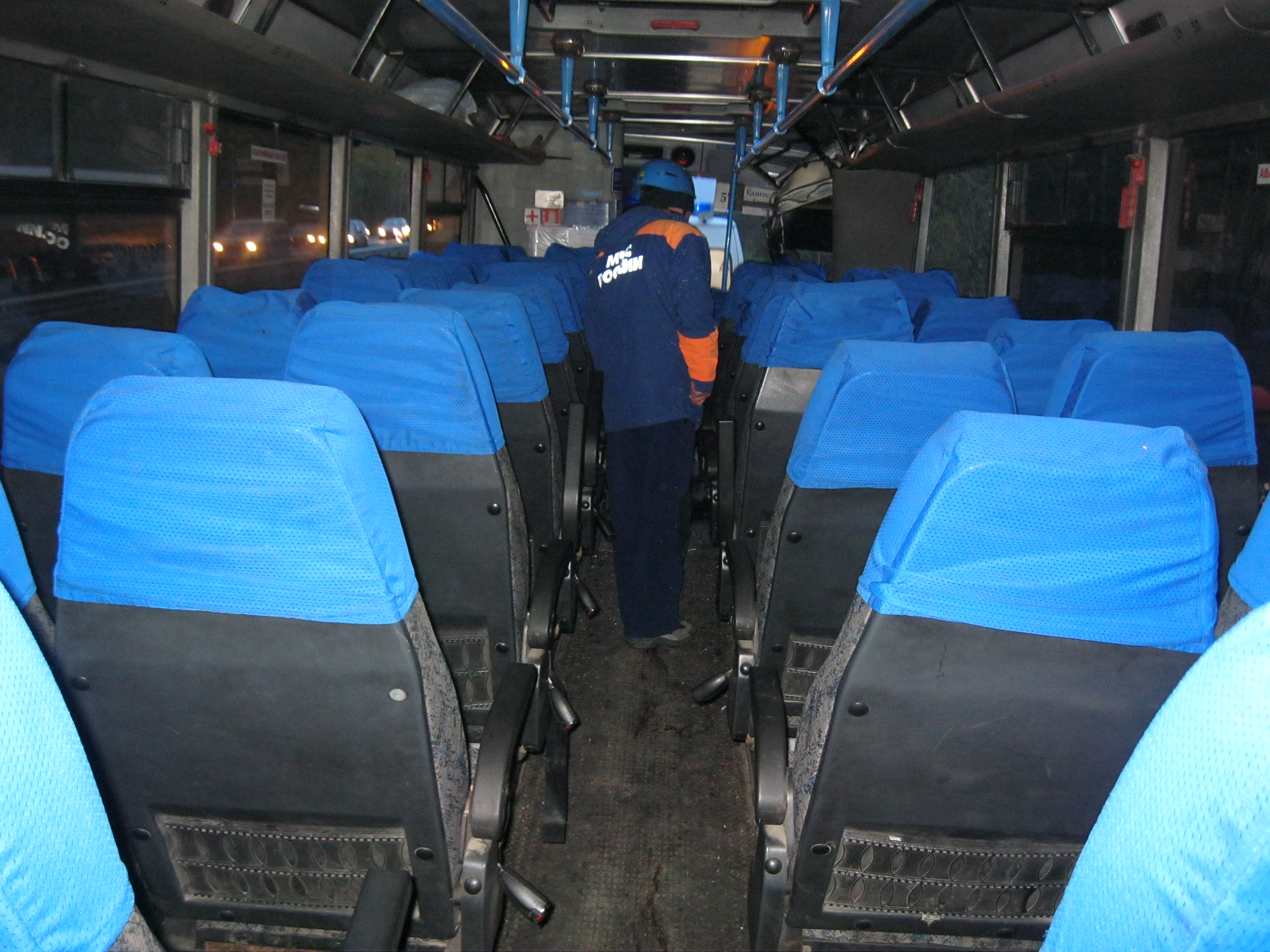 В Екатеринбурге столкнулись автобус и грузовик. По предварительным данным, ранены три человека - Фото 5