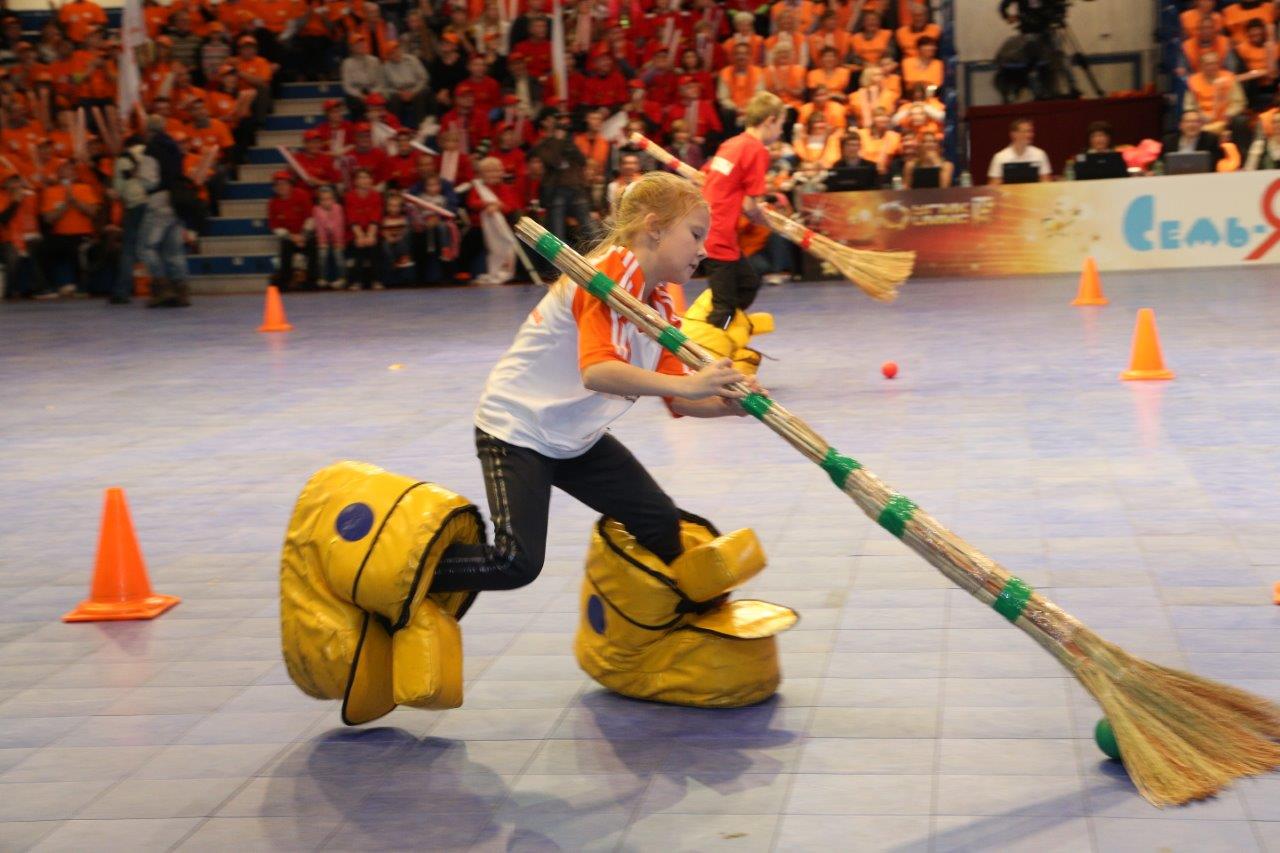 УГМК с размахом отпраздновала свое 15-летие. Танцы, песни, спортивная эстафета и подарки от Куйвашева - Фото 9