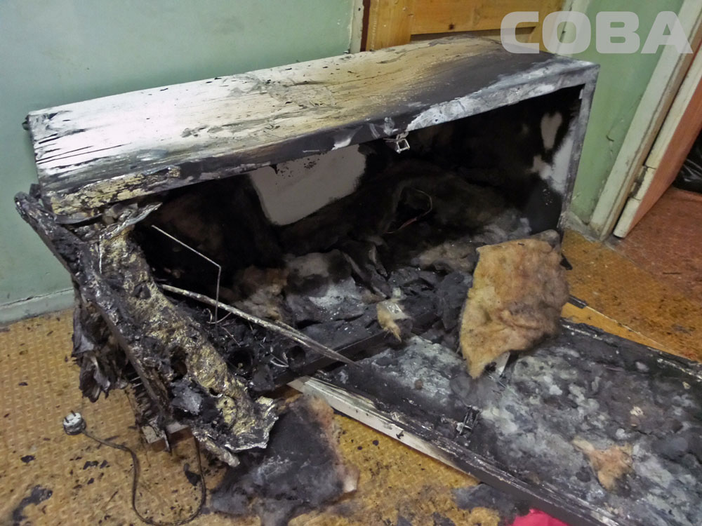 В Екатеринбурге в общежитии педуниверситета загорелся холодильник. Эвакуированы 27 человек - Фото 4