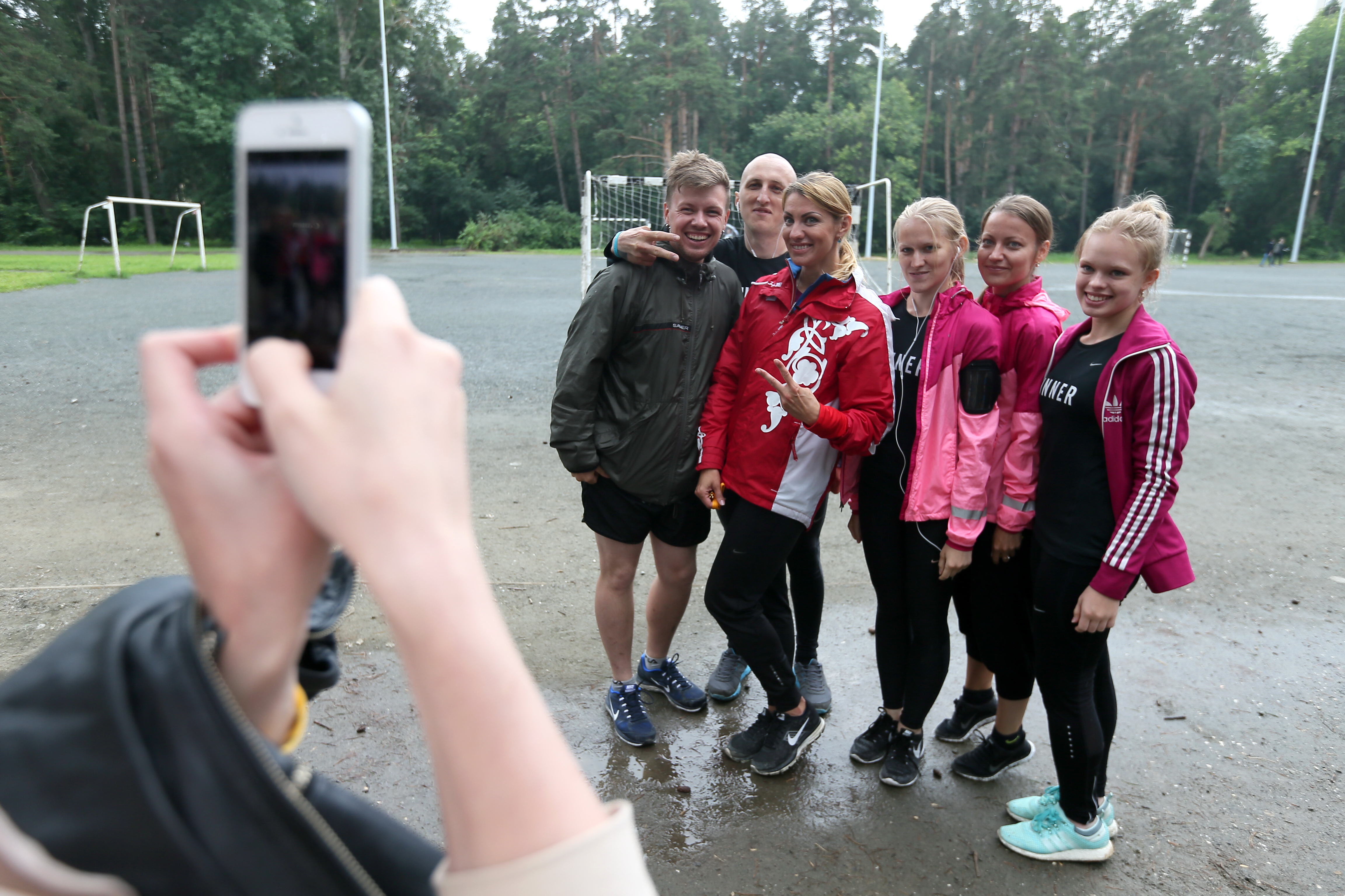 Дождь спортсменам не помеха. Екатеринбуржцы приняли участие в «олимпийском» мастер-классе от Олеси Красномовец - Фото 8