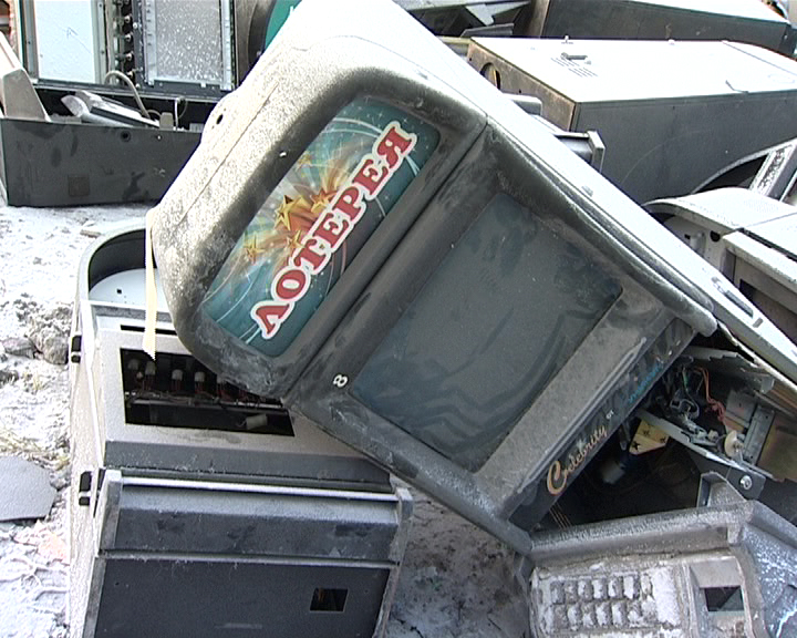 В Заречном на свалке «захоронили» 250 игровых автоматов и десяток столов для покера - Фото 3