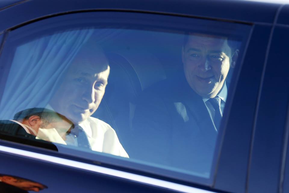 Раб на галерах. Путин закончит ужинать поздно вечером, а пленарное заседание начнет рано утром - Фото 4