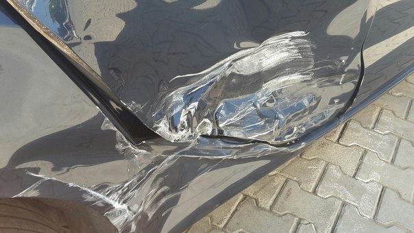 В центре Екатеринбурга ВАЗовская «девятка» и Citroen не поделили дорогу. ФОТО - Фото 6