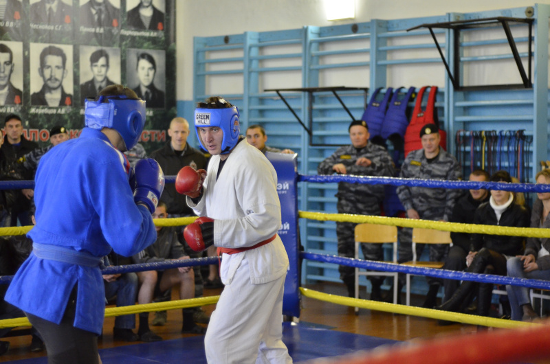 В Екатеринбурге бойцы ОМОН выявляли сильнейшего в рукопашном бое - Фото 2