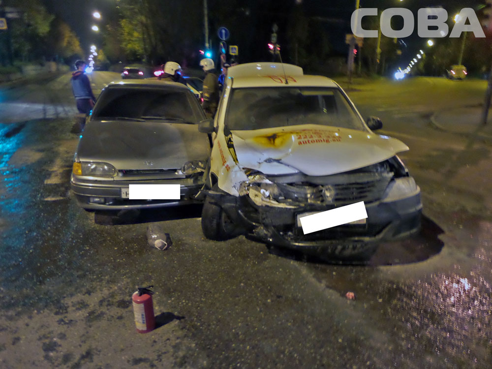 На Щорса-Московской пилот ВАЗа подбил машину такси «Автомиг». ФОТО - Фото 3