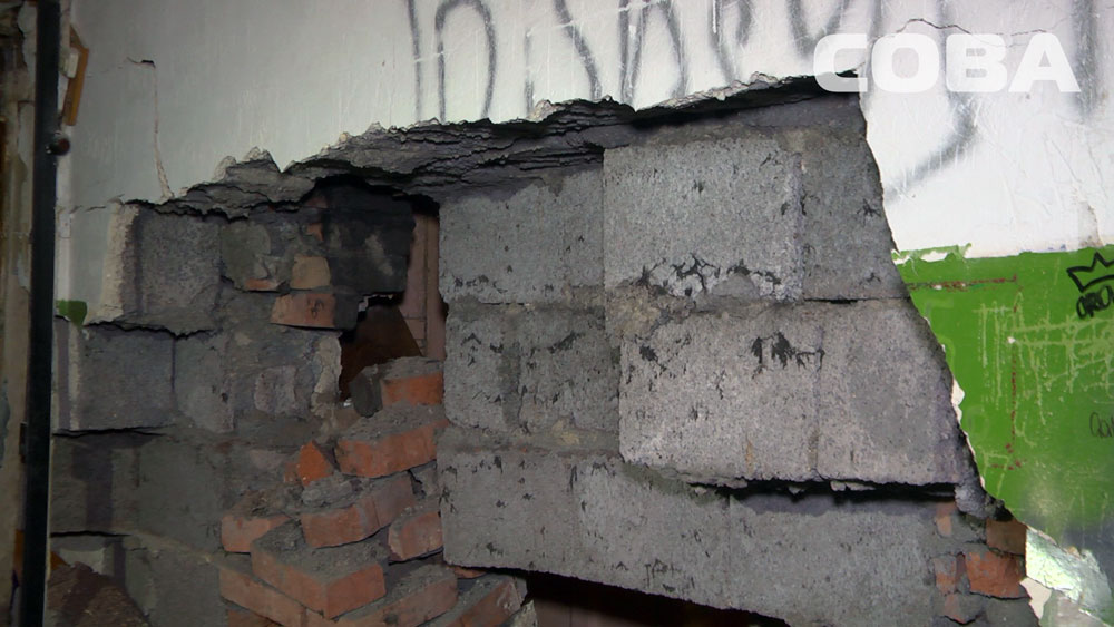 На Эльмаше рухнула стена двухэтажного дома - Фото 6