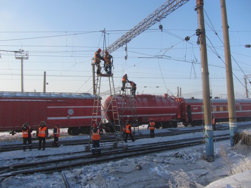 В Каменске-Уральском ликвидируют последствия схода с рельсов железнодорожных цистерн - Фото 4