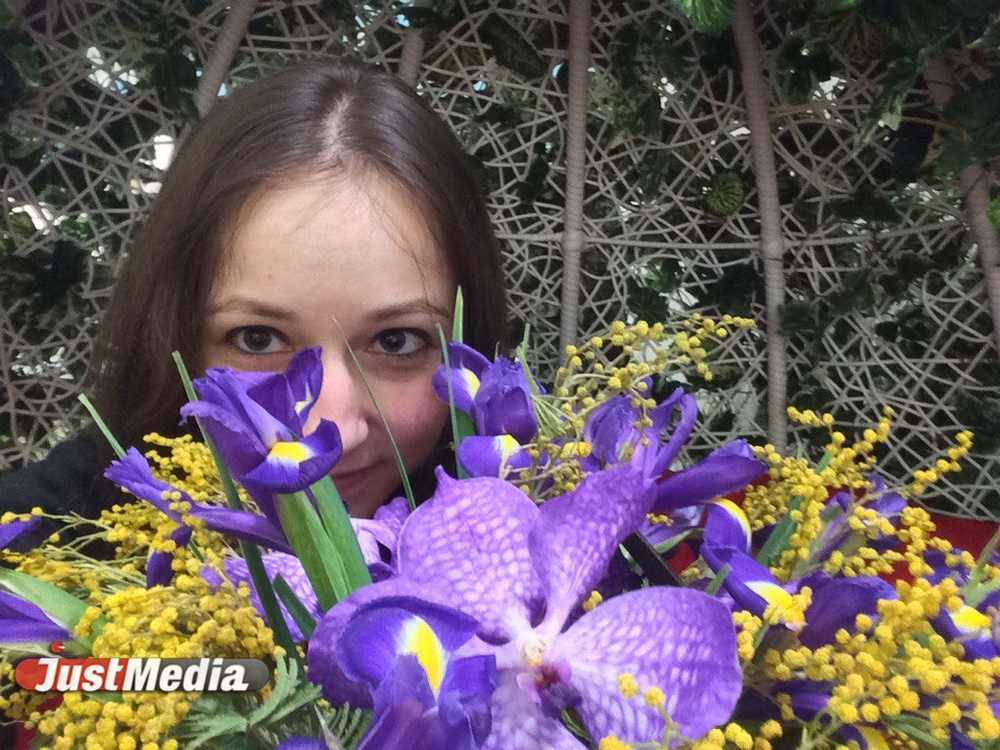 Вызвать ревность парня: Москва – 1000 рублей, Екатеринбург – бесплатно. JustMedia нашел альтернативу «аренде букета для селфи». ФОТОРЕПОРТАЖ - Фото 9