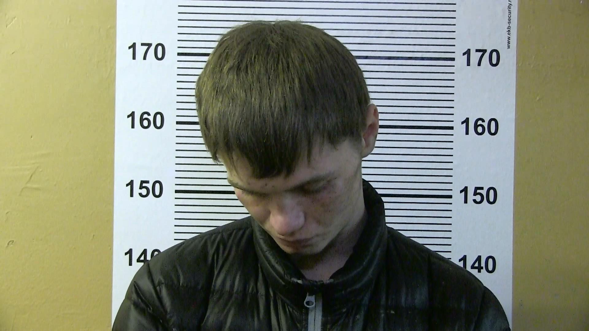 В Екатеринбурге водитель-наркоторговец, пытаясь уйти от погони, сбил полицейского. Остановила нарушителя стрельба по колесам - Фото 7