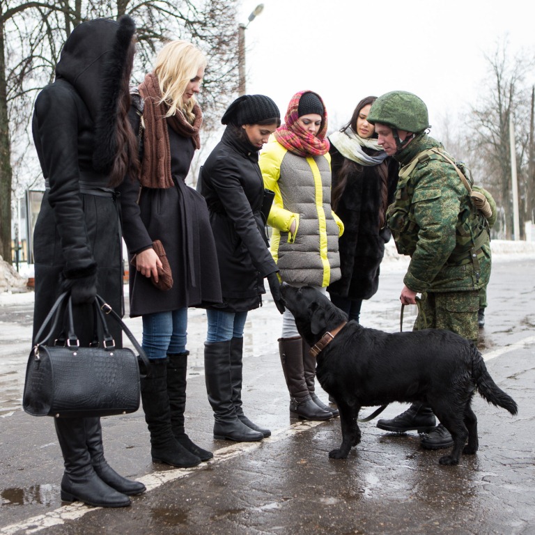 Военно-полевой фуршет и знакомство с саперами! Лесун и Локшина поздравили московских военнослужащих с праздником - Фото 2