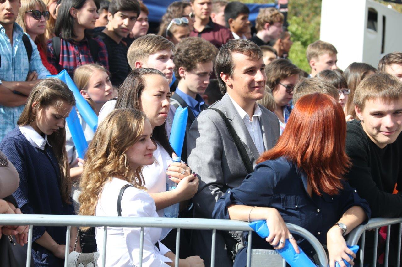 Пять тысяч новых лиц. Новоиспеченные студенты УрФУ отметили «Первый день в Уральском федеральном» - Фото 6