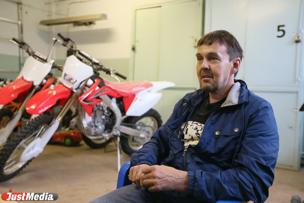 На Урале такого еще никто не делал. Мотофристайлеры готовятся к прыжкам между этажами «Гринвича» - Фото 2