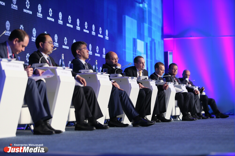 Китай направит 104 миллиарда рублей на детище Мишарина. Экс-губернатор Свердловской области прибыл на ИННОПРОМ, чтобы поговорить о ВСМ - Фото 5