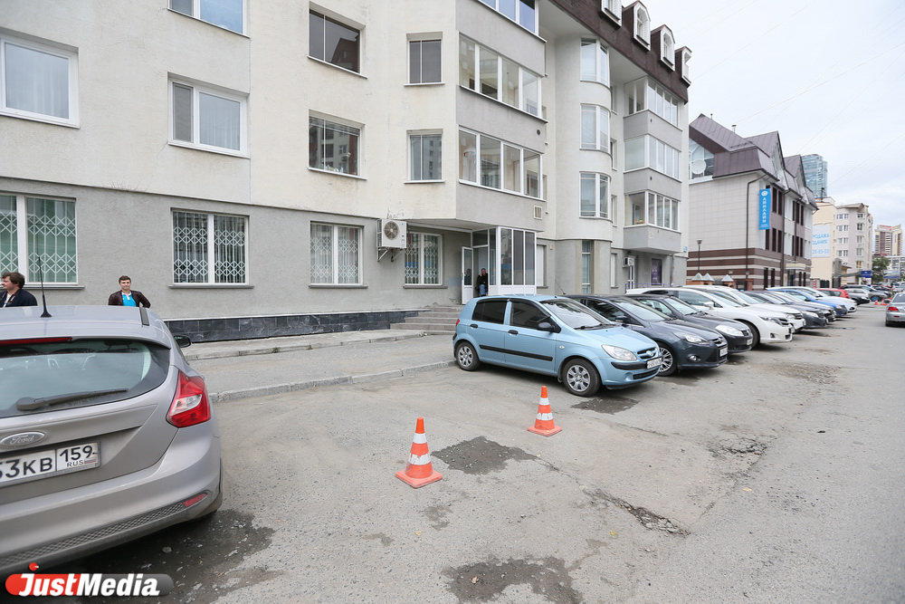 Журналисты JustMedia устроили разборки с захватчиками парковок - Фото 4