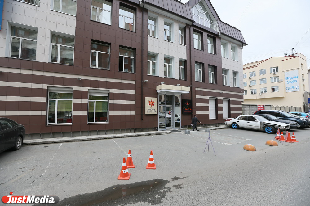 Журналисты JustMedia устроили разборки с захватчиками парковок - Фото 10