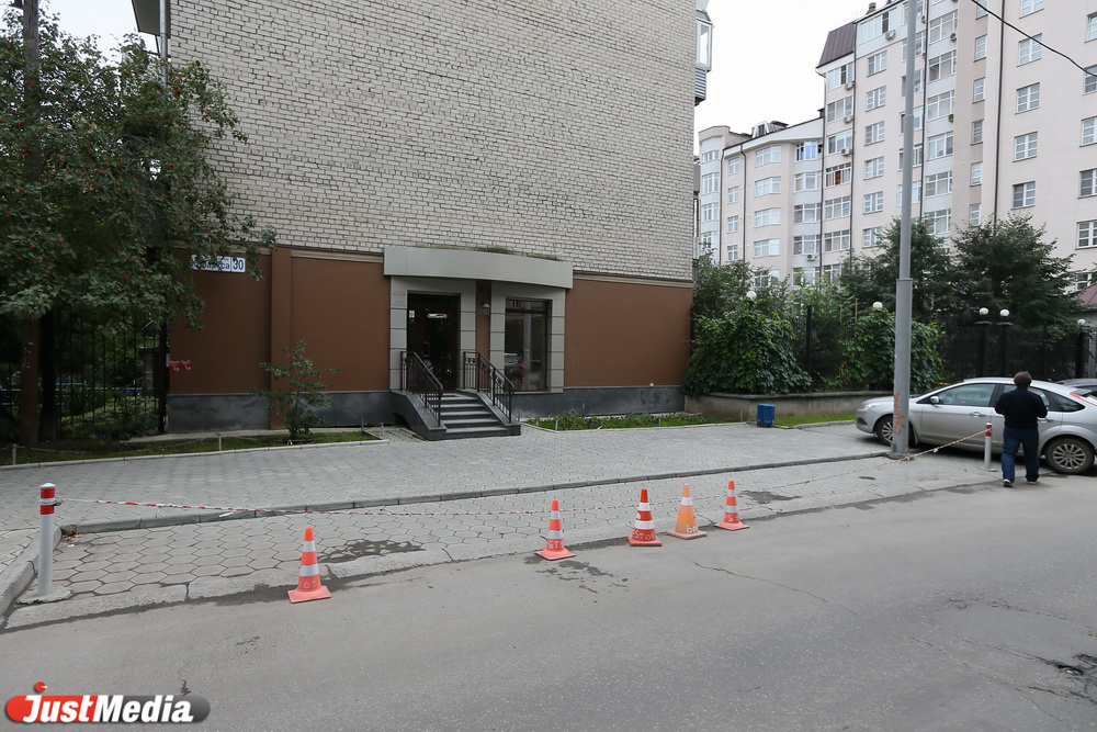 Журналисты JustMedia устроили разборки с захватчиками парковок - Фото 12