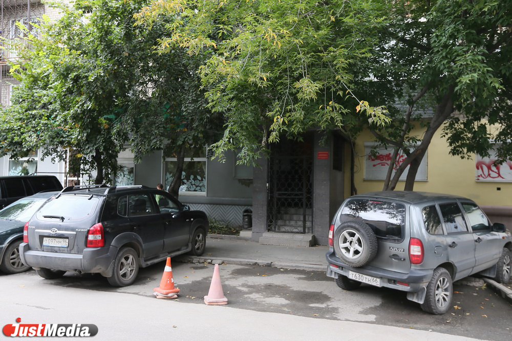 Журналисты JustMedia устроили разборки с захватчиками парковок - Фото 5