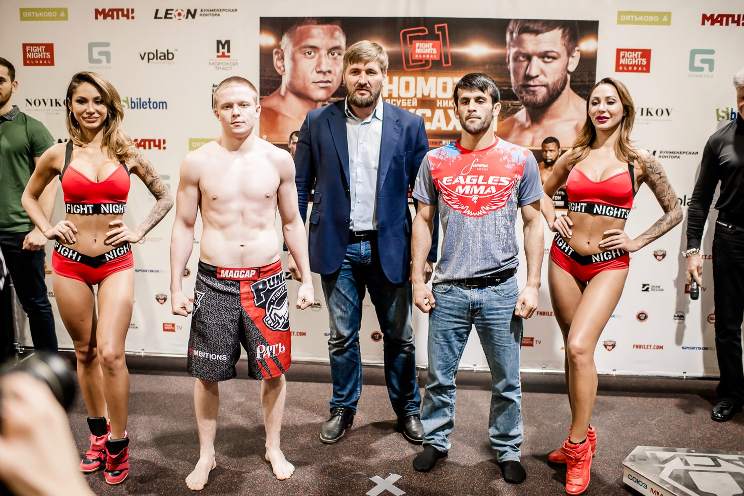 Тойлет файт много чипов. Евгений Игнатьев боец. Сергей Игнатьев ММА. Fight Night Евгений. Fight Nights Global взвешивание.