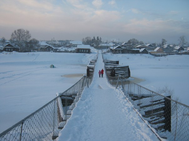 В Верхотурье смыло старинный пешеходный мост через реку Тура. ФОТО - Фото 2