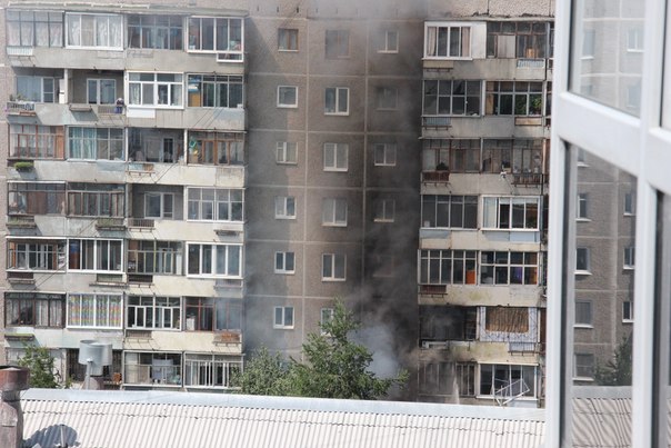 Разнесло входную группу и несколько квартир. На ЖБИ в жилом доме произошел взрыв газа.  - Фото 3