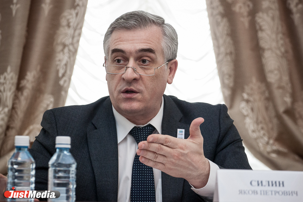 Провальный бал «свадебных генералов». Свердловские парламентарии хотят покончить с управленческими округами - Фото 5