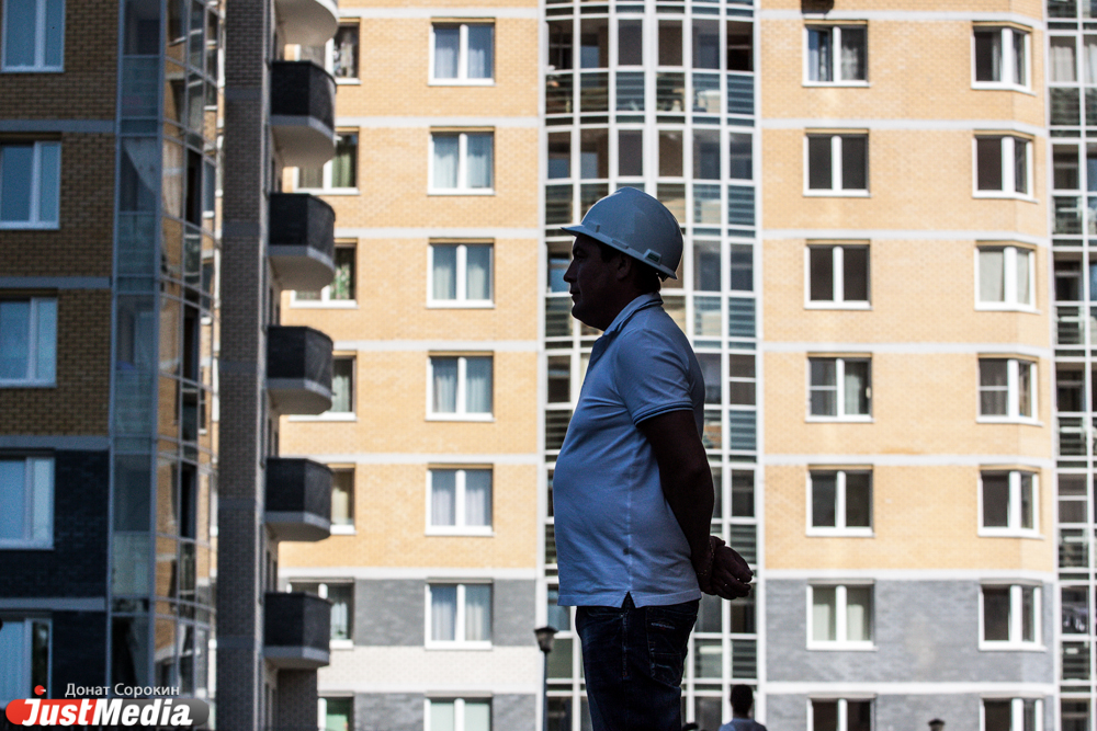 На Среднем Урале осталось 11 долгостроев. Александр Хинштейн обещал решить проблемы обманутых дольщиков до конца года - Фото 5