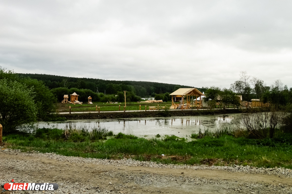 Избушка Бабы-Яги, дом крестьянина и старинная русская печь. На Урале продолжается строительство парка по сказам Бажова - Фото 18