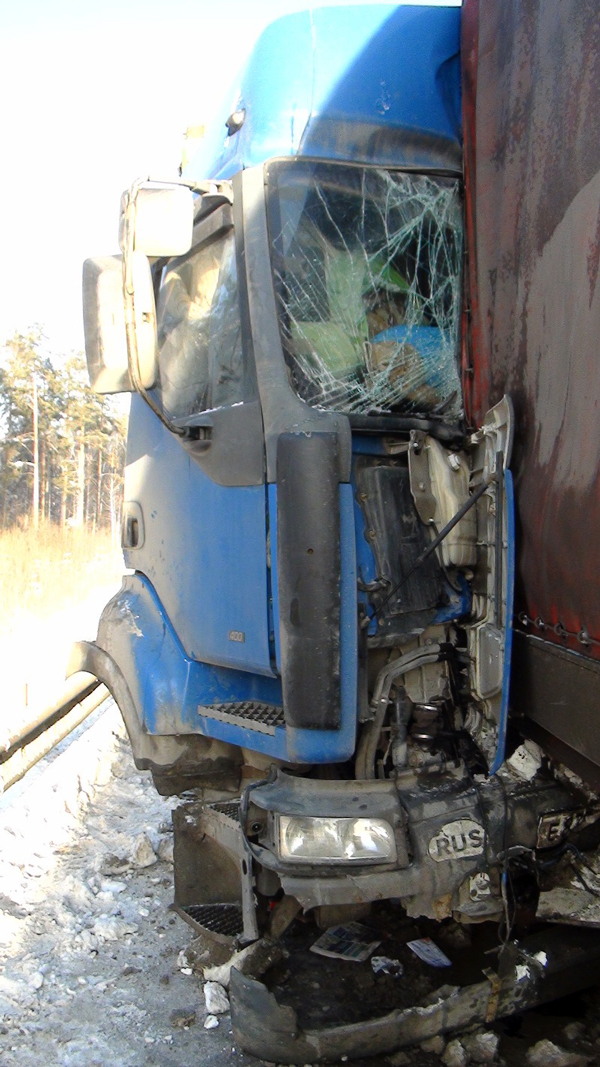 На ЕКАДе водителя тягача погиб под левым колесом своего автомобиля - Фото 4