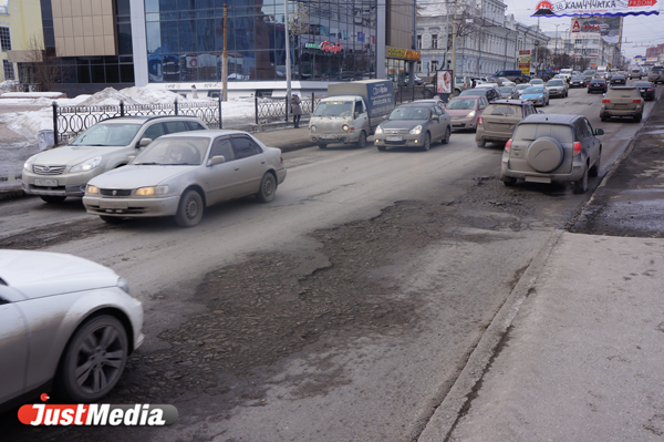 Екатеринбург в этом году останется без дорог: в бюджете нет денег даже на ямочный ремонт. ФОТО - Фото 4
