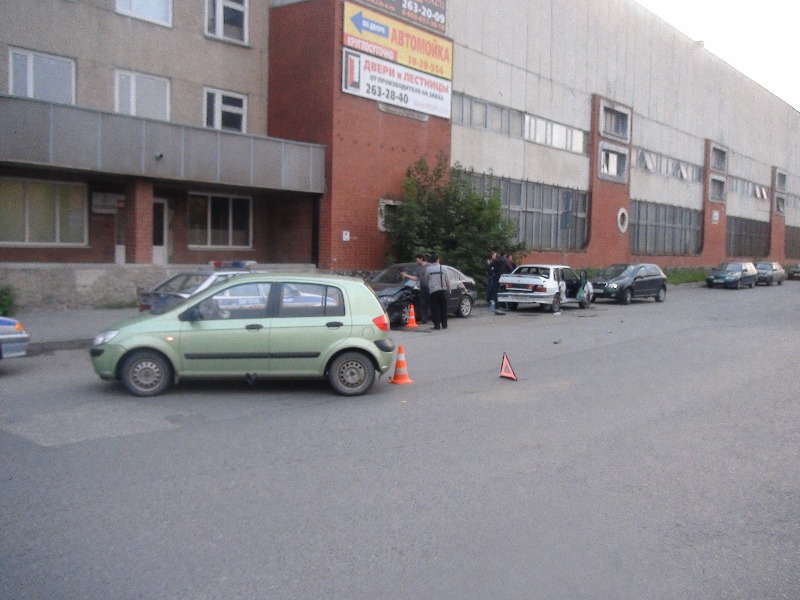 Жертвами двух ДТП в Екатеринбурге стали дети-пассажиры. ФОТО - Фото 4