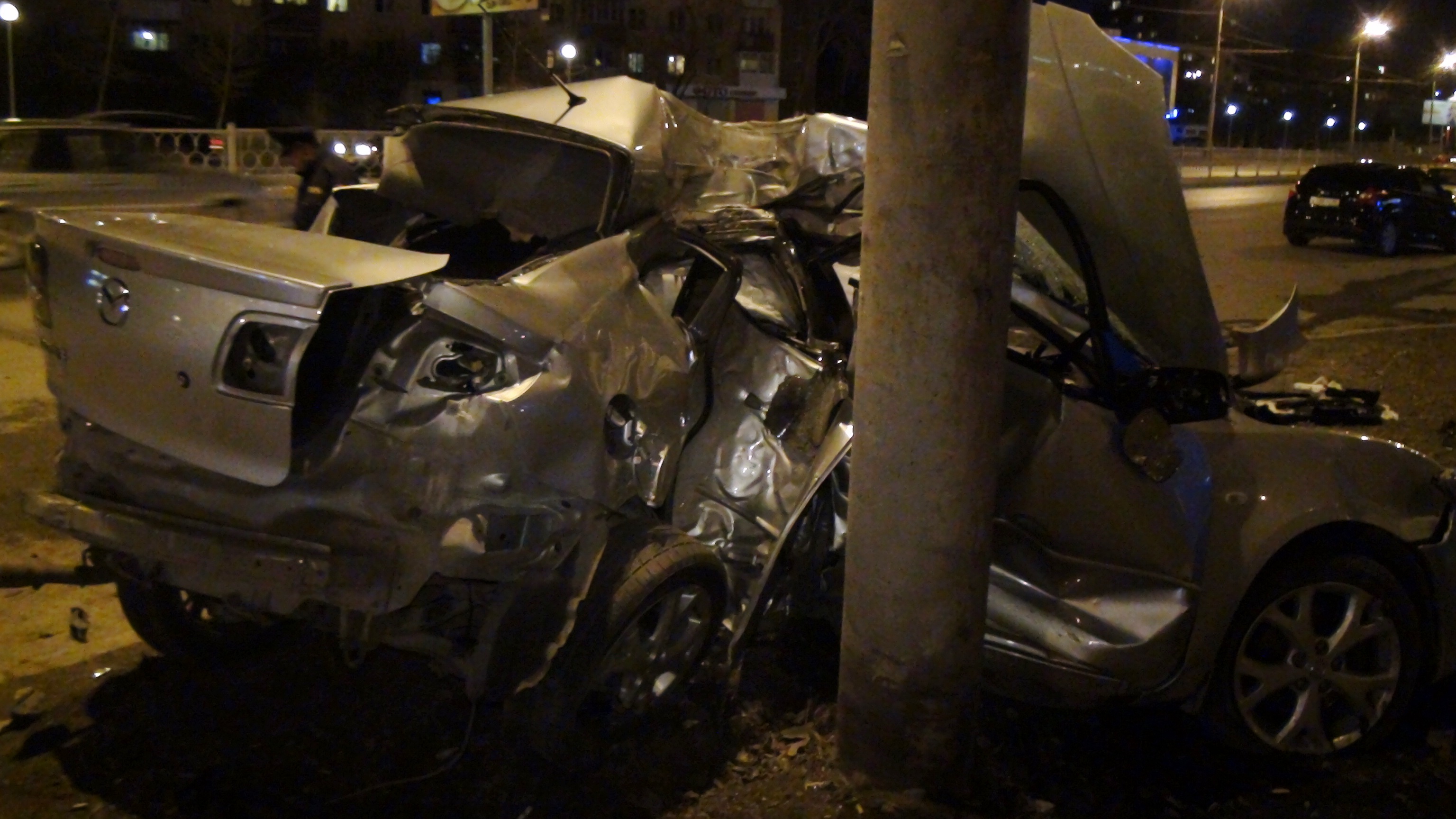 В Екатеринбурге водитель легковушки не уступил дорогу гонщику на «Мазде». От удара иномарку отбросило на столб - Фото 2