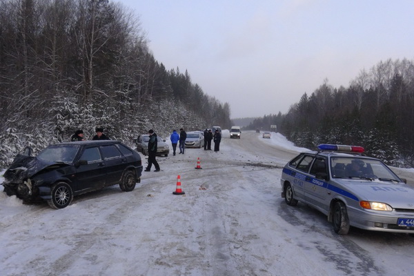 Внезапный снегопад вновь оставил Дегтярск без связи с внешним миром. ФОТО - Фото 2