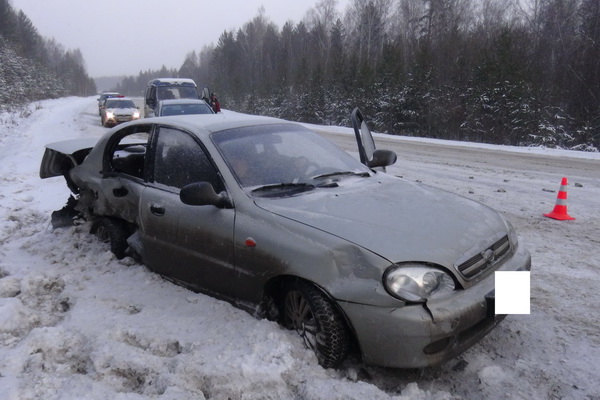 Внезапный снегопад вновь оставил Дегтярск без связи с внешним миром. ФОТО - Фото 3