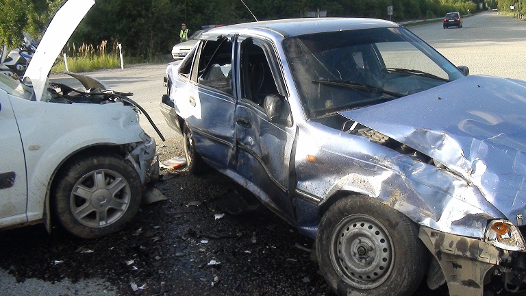 В День города под Березовским «Лада Ларгус» спровоцировала массовое ДТП. ФОТО - Фото 2