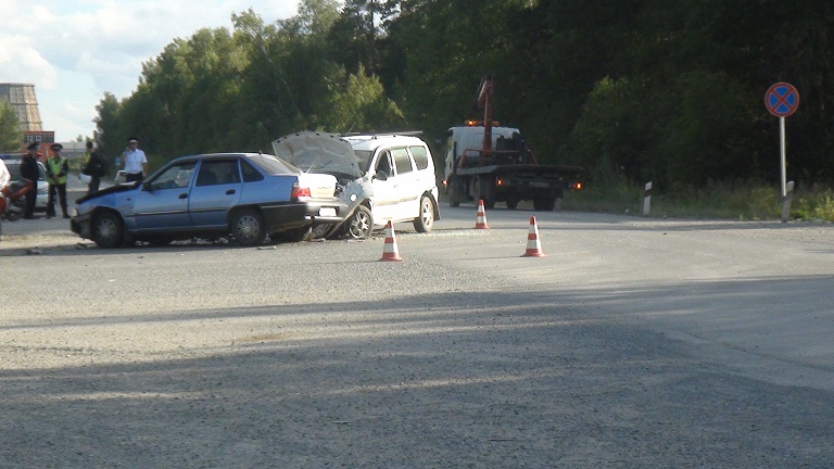 В День города под Березовским «Лада Ларгус» спровоцировала массовое ДТП. ФОТО - Фото 3