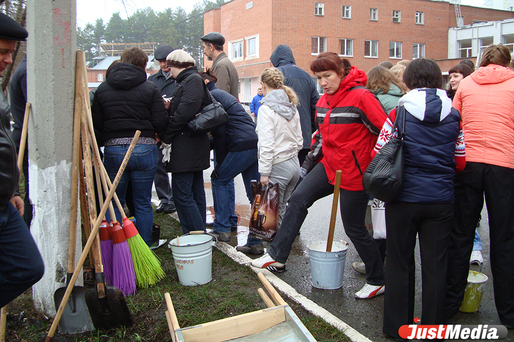 Чисто сработано! Субботники Екатеринбурга сделали из власти «простого человека» - Фото 7