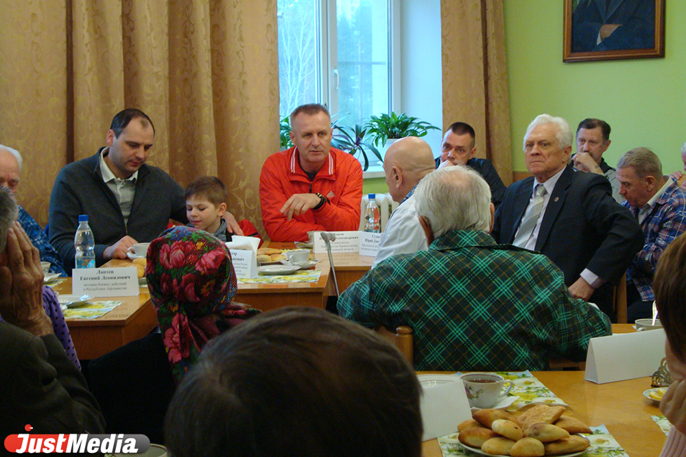 Чисто сработано! Субботники Екатеринбурга сделали из власти «простого человека» - Фото 8