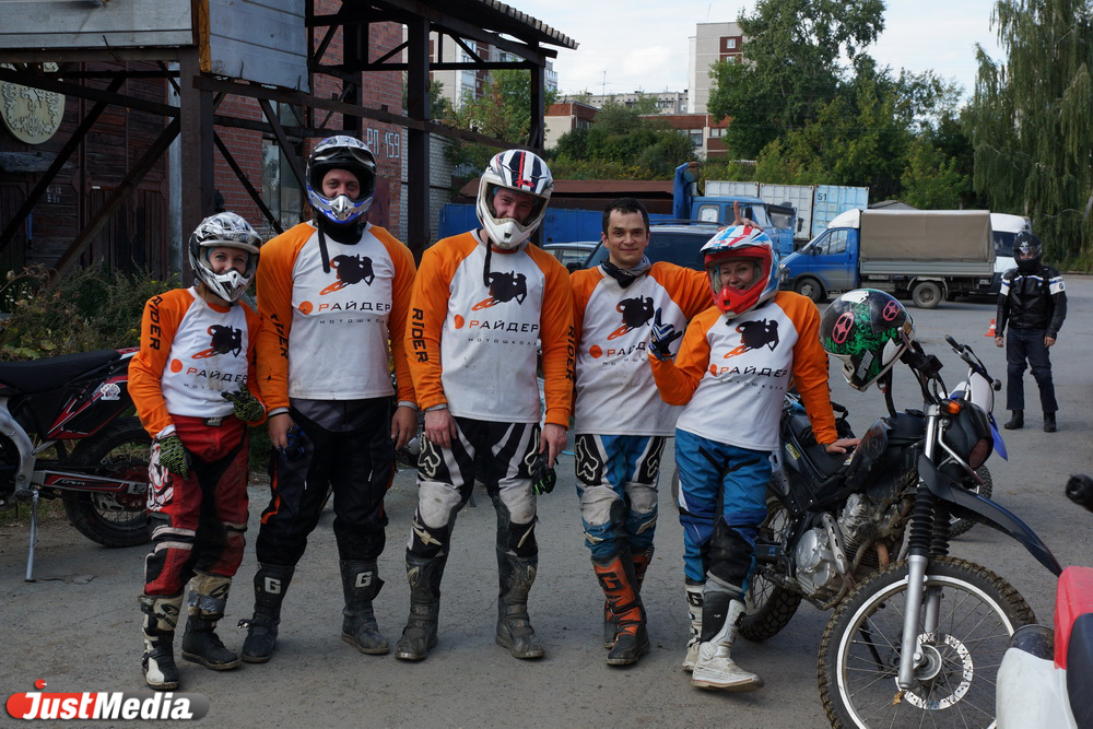 На Урале такого еще никто не делал. Мотофристайлеры готовятся к прыжкам между этажами «Гринвича» - Фото 7
