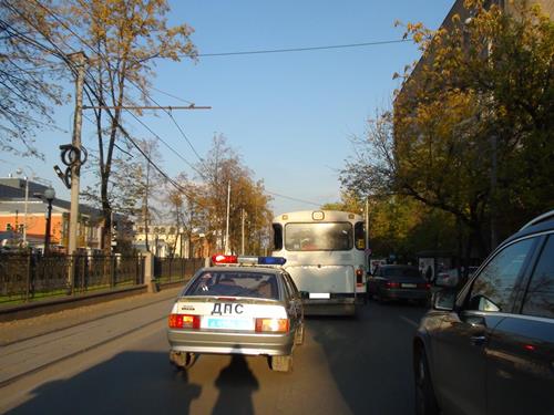 В Екатеринбурге в столкновении двух автобусов пострадали женщина и ребенок - Фото 2