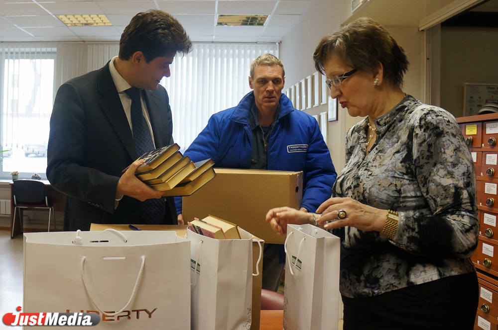 Высокинский «снимает шляпу перед горожанами»: жители Екатеринбурга за месяц собрали в дар подводникам более 10 тысяч книг - Фото 3