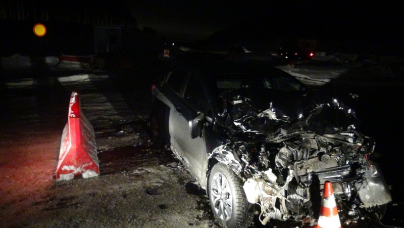 На ЕКАДе автобус смял легковушку. Пострадали два человека - Фото 2