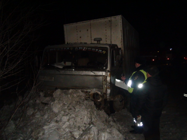 Под Малыми Брусянами камикадзе на ВАЗе вылетел в лоб встречному КамАЗу. ФОТО - Фото 3